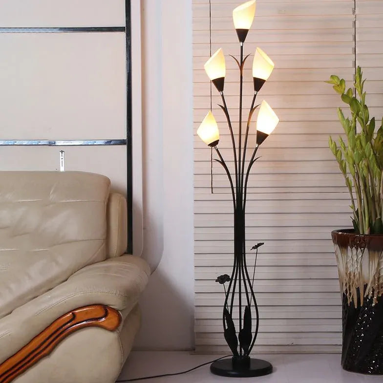 Flower-Shaped Shade Black Metal Floor Lamp